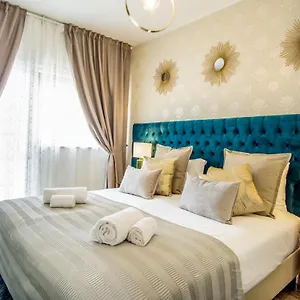 Gaze Out At The In A Retro-chic Getaway Appartement Lisboa